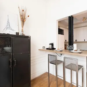 Apartment Guestready - Lovely Bright Flat With Private Patio, Paris